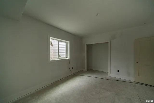 $459,000 | 1319 West Hillcrest Drive, Chillicothe, IL 61523