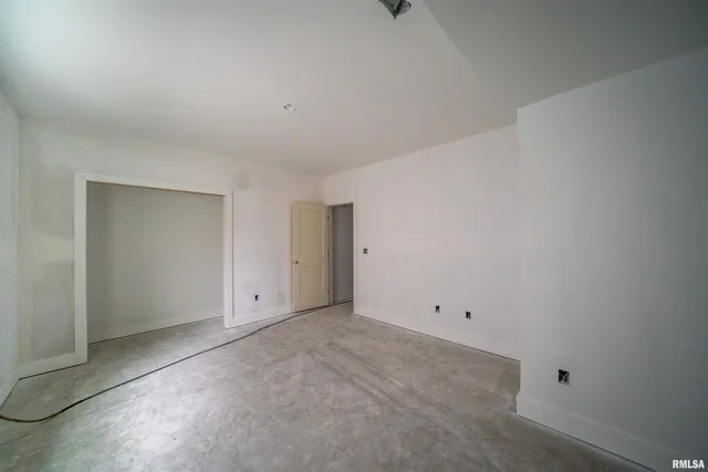 $459,000 | 1319 West Hillcrest Drive, Chillicothe, IL 61523