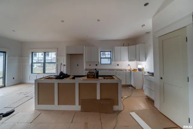 $459,000 | 1319 West Hillcrest Drive, Chillicothe, IL 61523