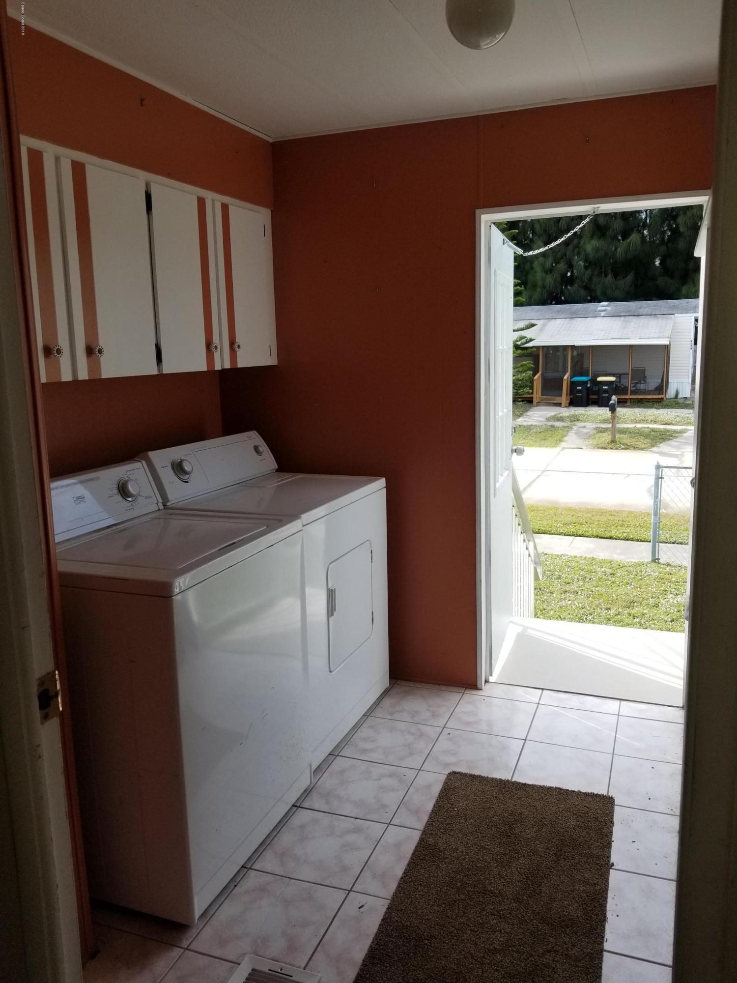 2506 Amberly Road Northeast Palm Bay, FL 32905 - Photo 8 of 14 Laundry