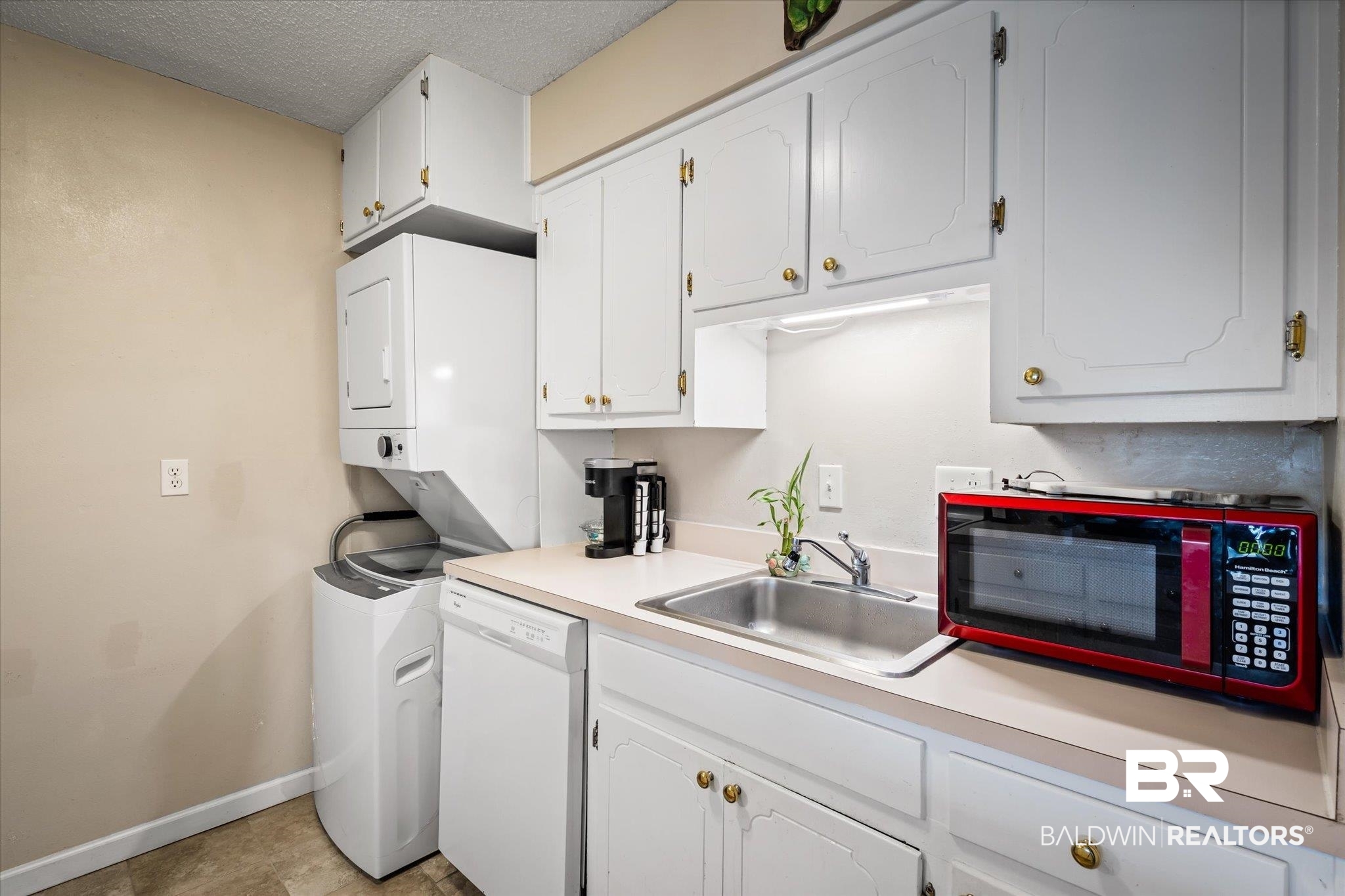 211 Riverbend Drive, Unit 211 Mobile, AL 36605 - Photo 3 of 22