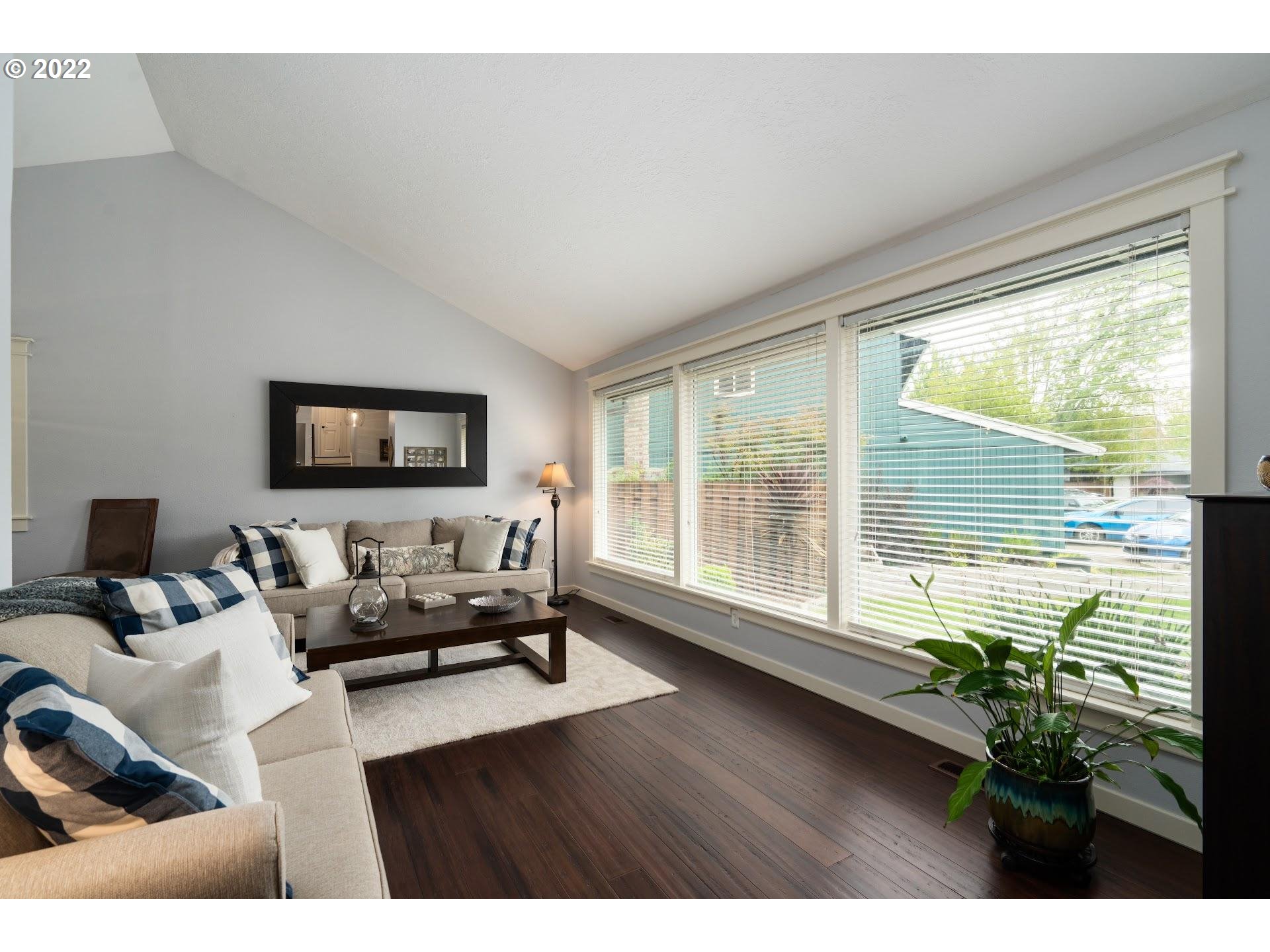 7580 Southwest Erica Place Beaverton, OR 97008 - Photo 4 of 32 Living Room