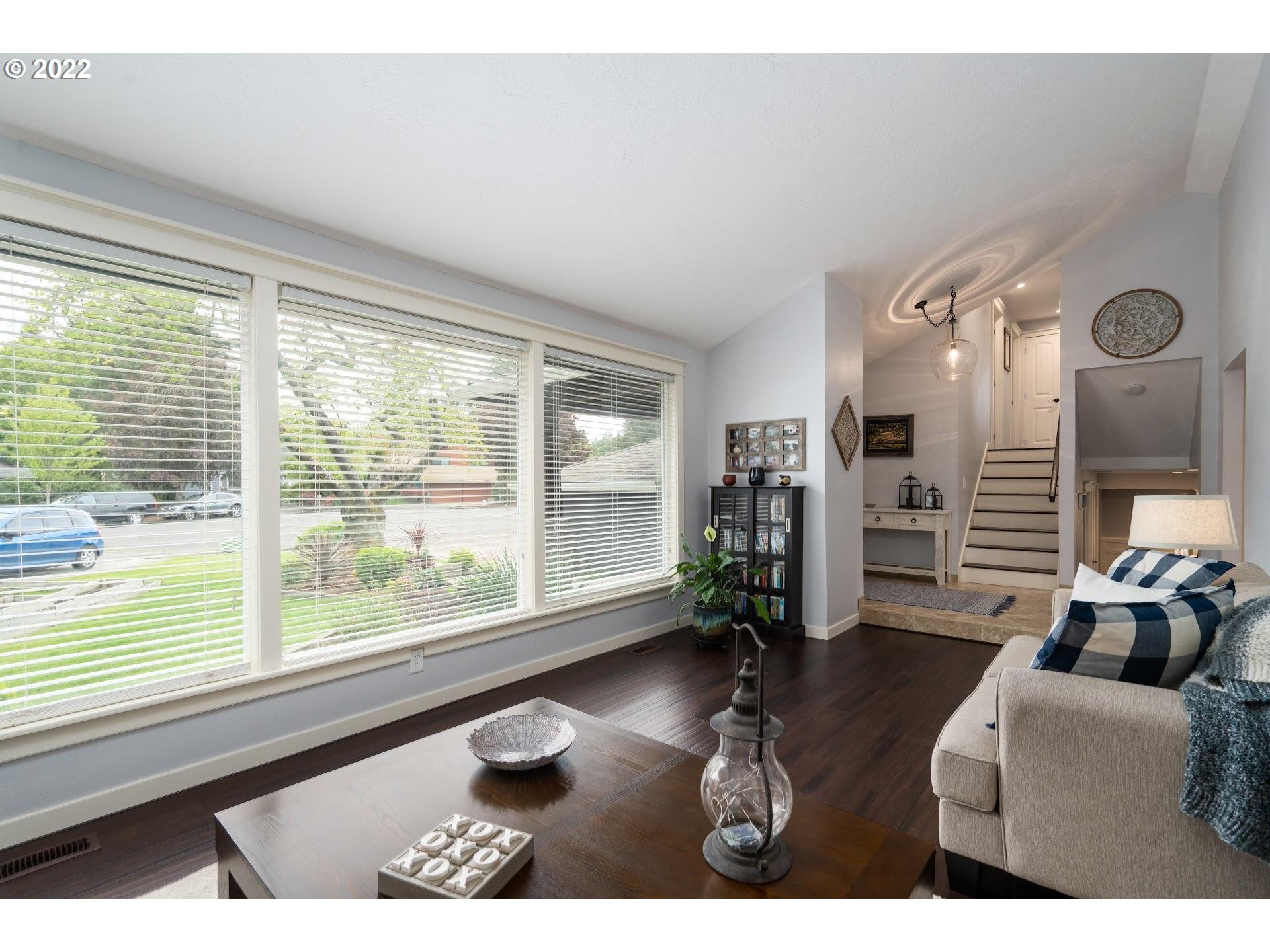 7580 Southwest Erica Place Beaverton, OR 97008 - Photo 6 of 32 Living Room