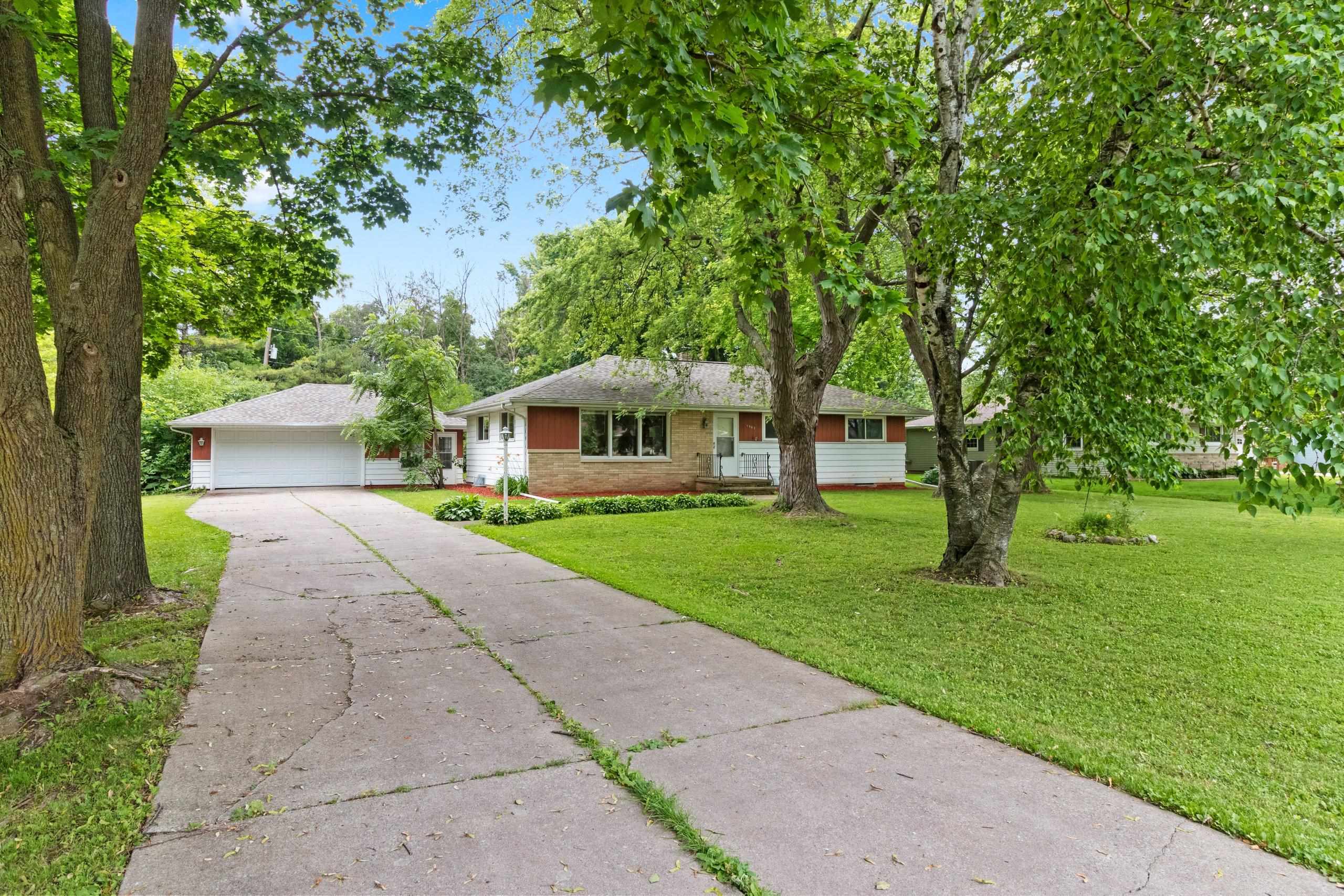 1502 South Van Dyke Road Appleton, WI 54914 - Photo 2 of 53
