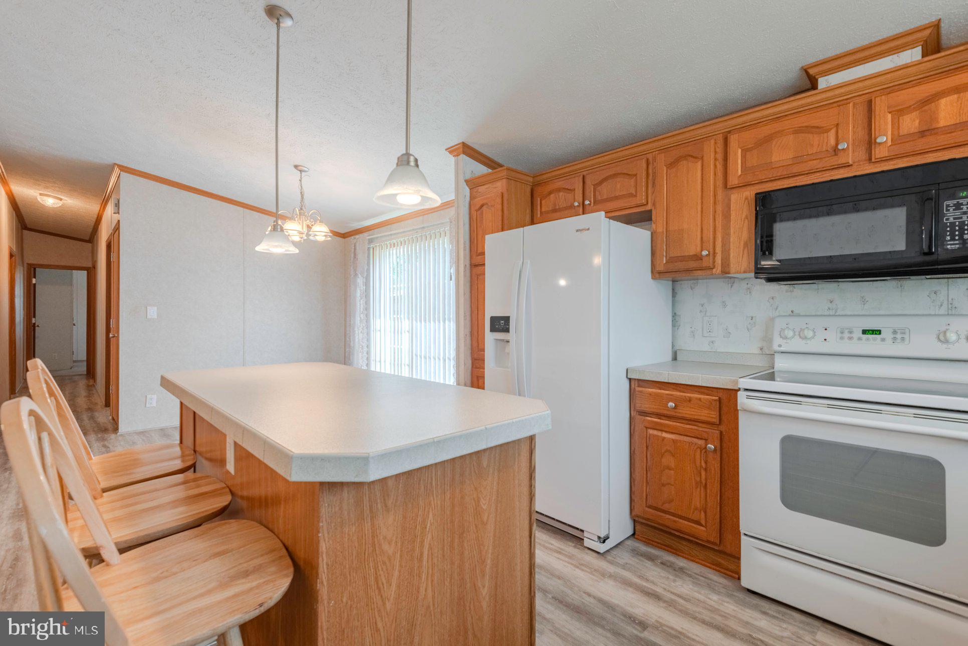 205 Trailway Road Middle River, MD 21220 - Photo 6 of 37 Spacious kitchen
