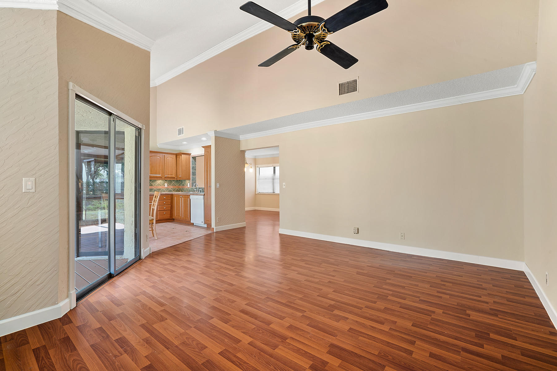 9350 Ketay Circle Boca Raton, FL 33428 - Photo 7 of 32 Living Room