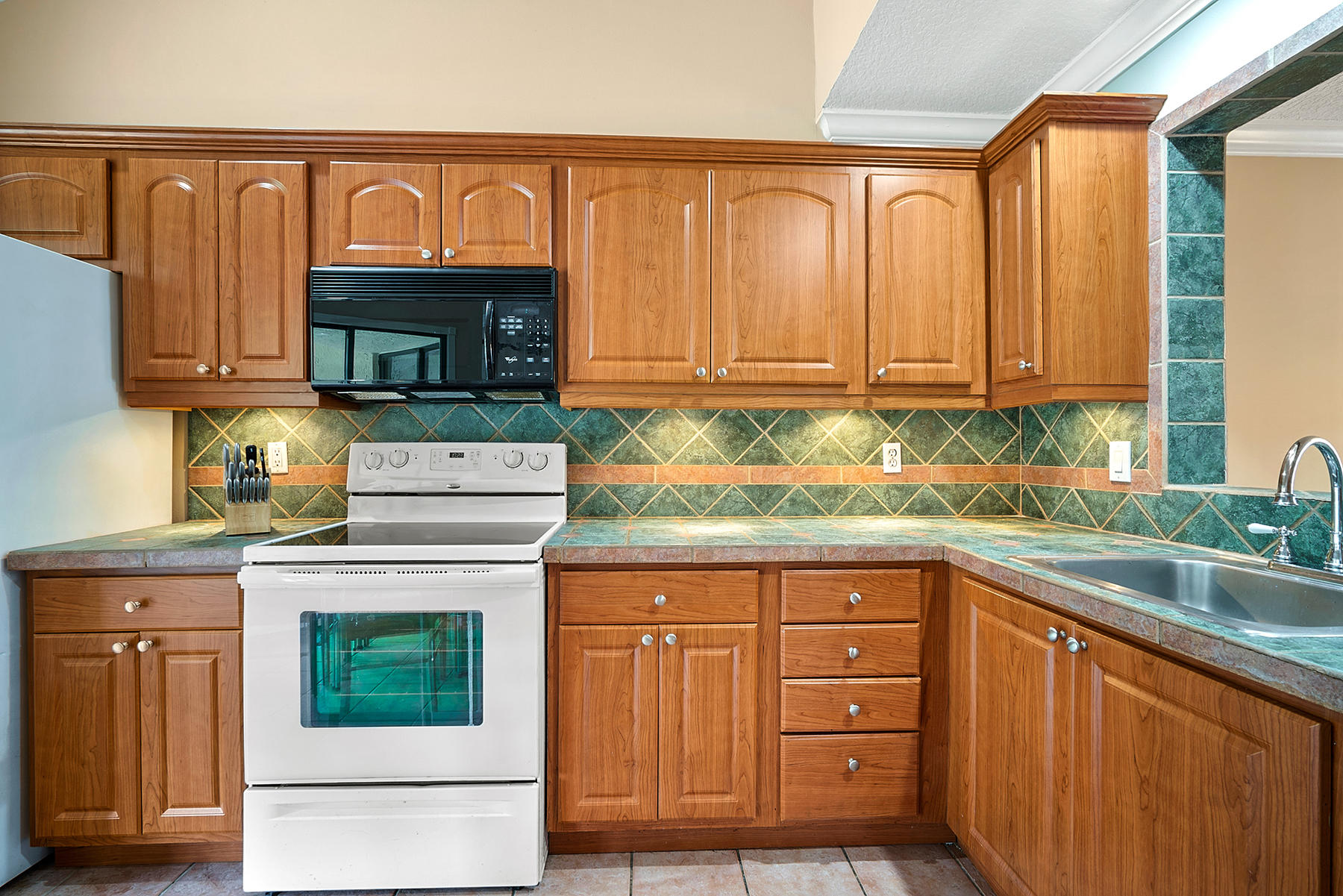 9350 Ketay Circle Boca Raton, FL 33428 - Photo 10 of 32 Kitchen