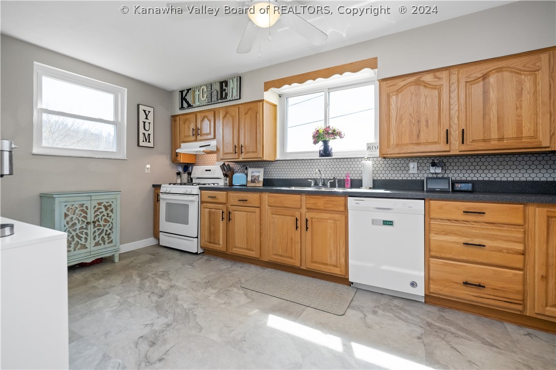 5252 Elk River Road North Elkview, WV 25071 - Photo 12 of 31 Gallery Image 12