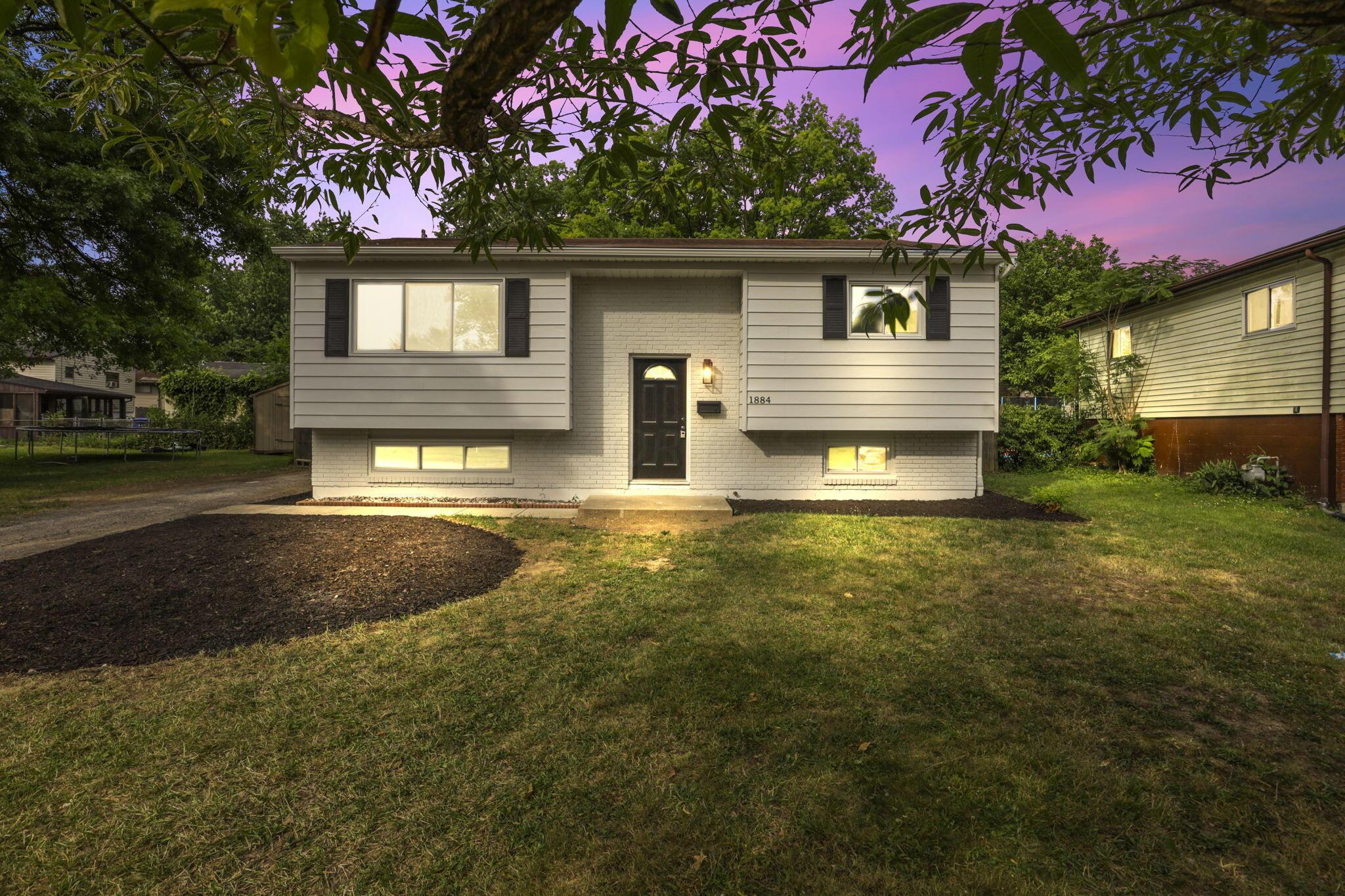1884 Alsace Road Columbus, OH 43232 - Photo 1 of 39 1-web-or-mls-1 Twilight