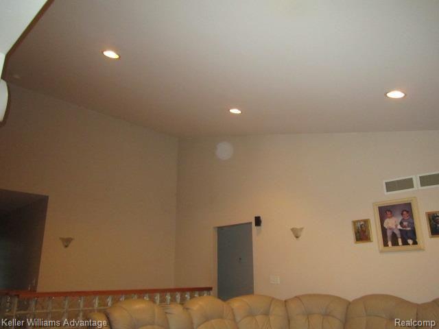20794 Inkster Road Southfield, MI 48033 - Photo 8 of 18 Cthdrl ceil.jpg
