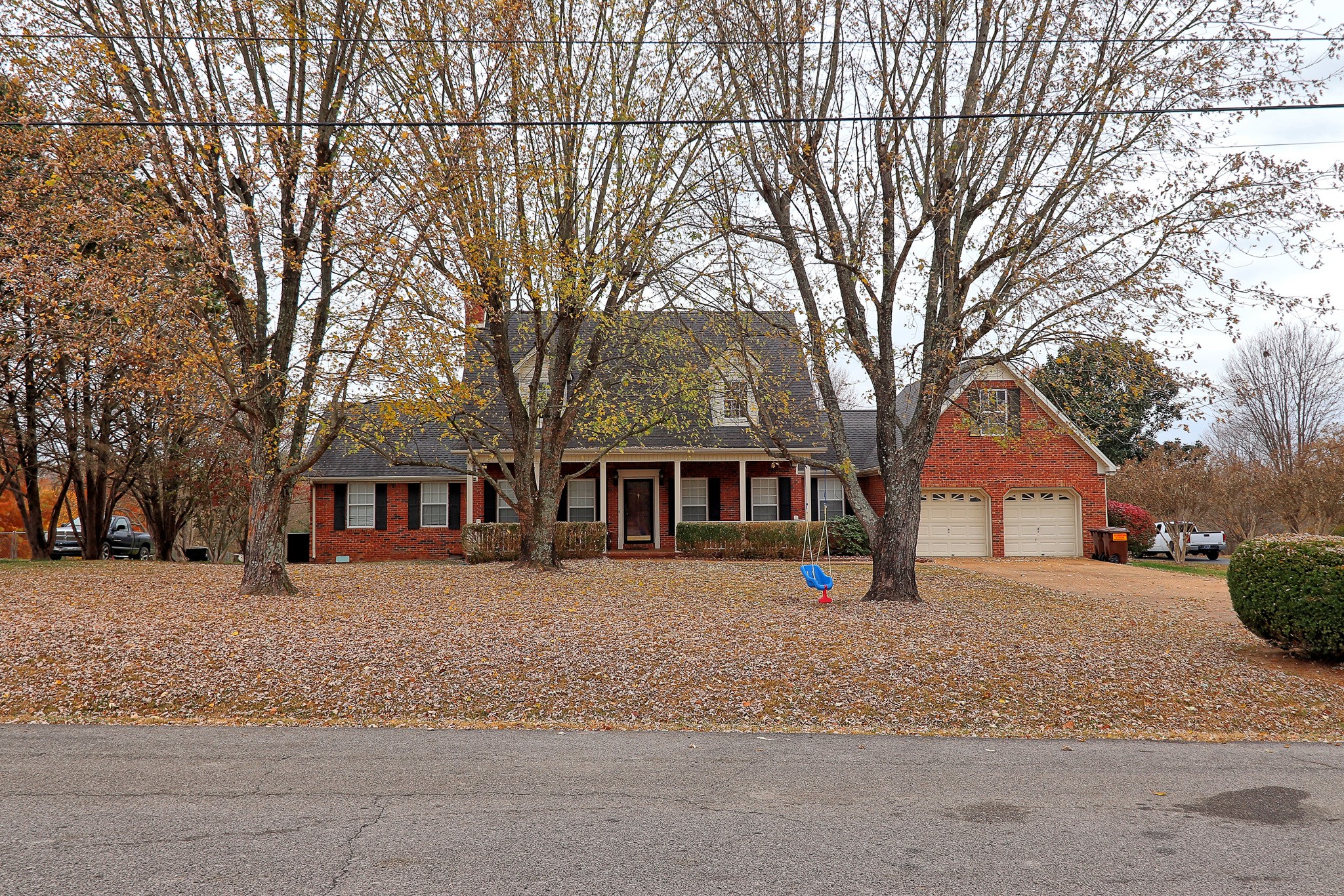 809 Nathan Drive Columbia, TN 38401 - Photo 2 of 41 front view of a house with a yard