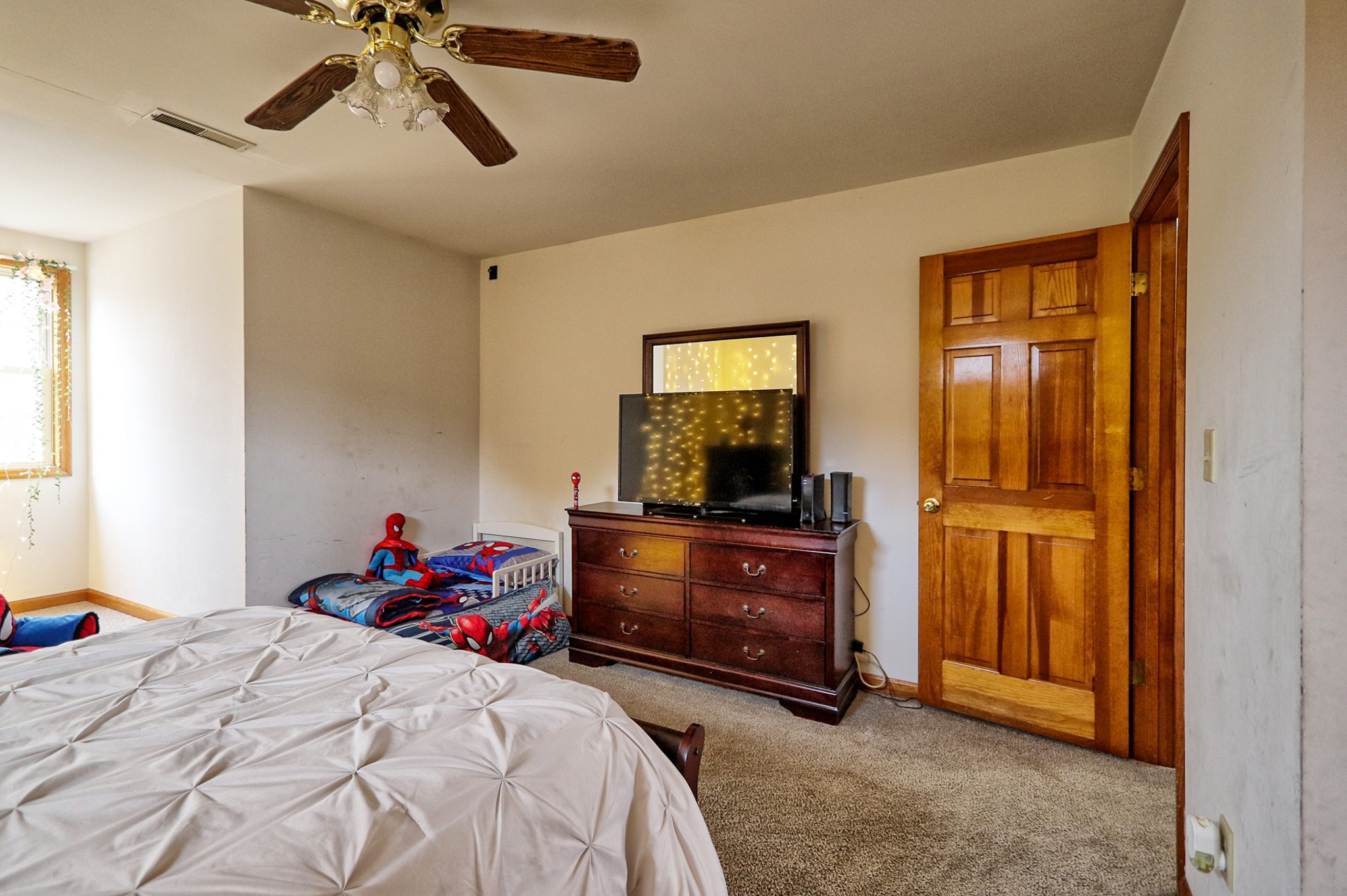 809 Nathan Drive Columbia, TN 38401 - Photo 33 of 41 a bed room with a bed and a television