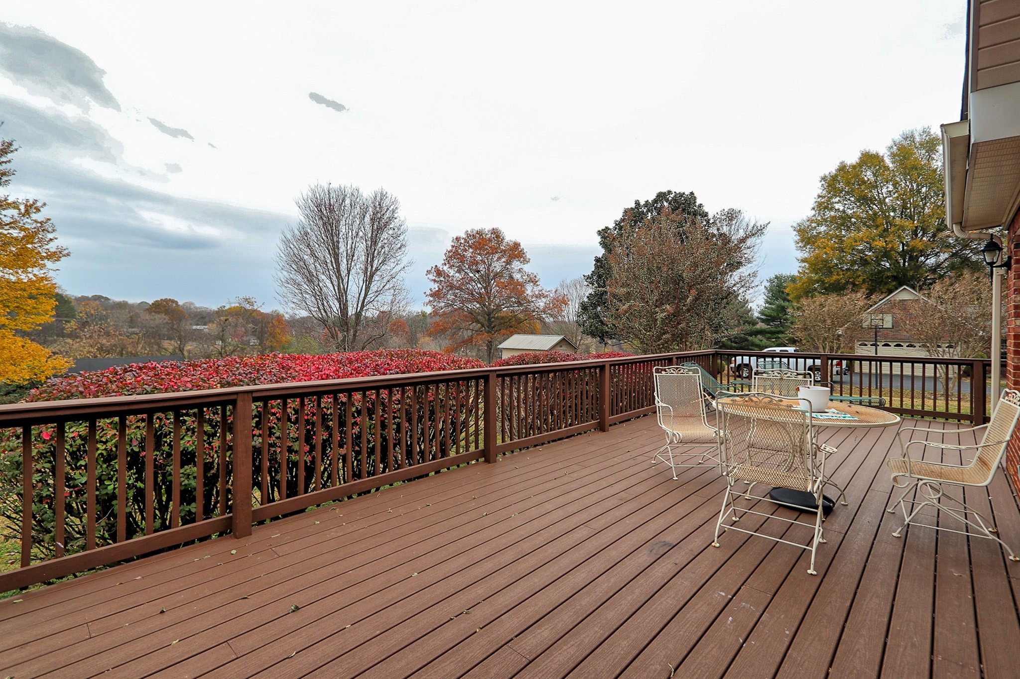 809 Nathan Drive Columbia, TN 38401 - Photo 38 of 41 a balcony with wooden floor and city view