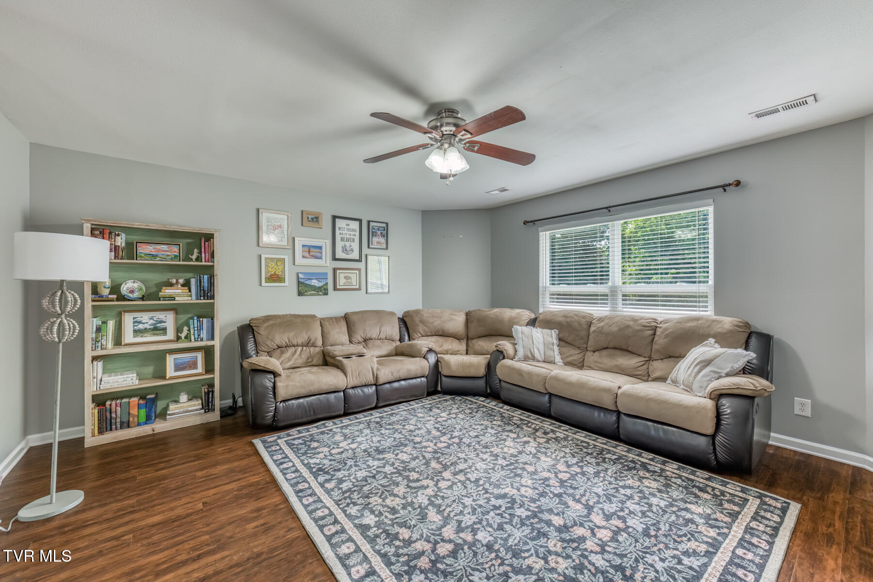 394 Kings Road Piney Flats, TN 37686 - Photo 22 of 51 Family Room
