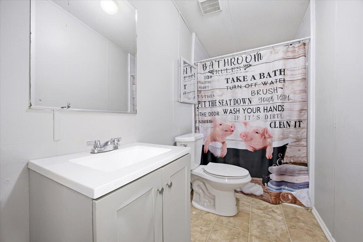 194 Keuka Road Interlachen, FL 32148 - Photo 12 of 22 12-Bathroom