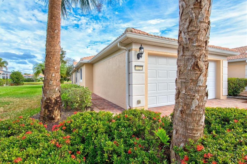 13222 Huerta Street Venice, FL 34293 - Photo 4 of 85 a front view of house with a garden