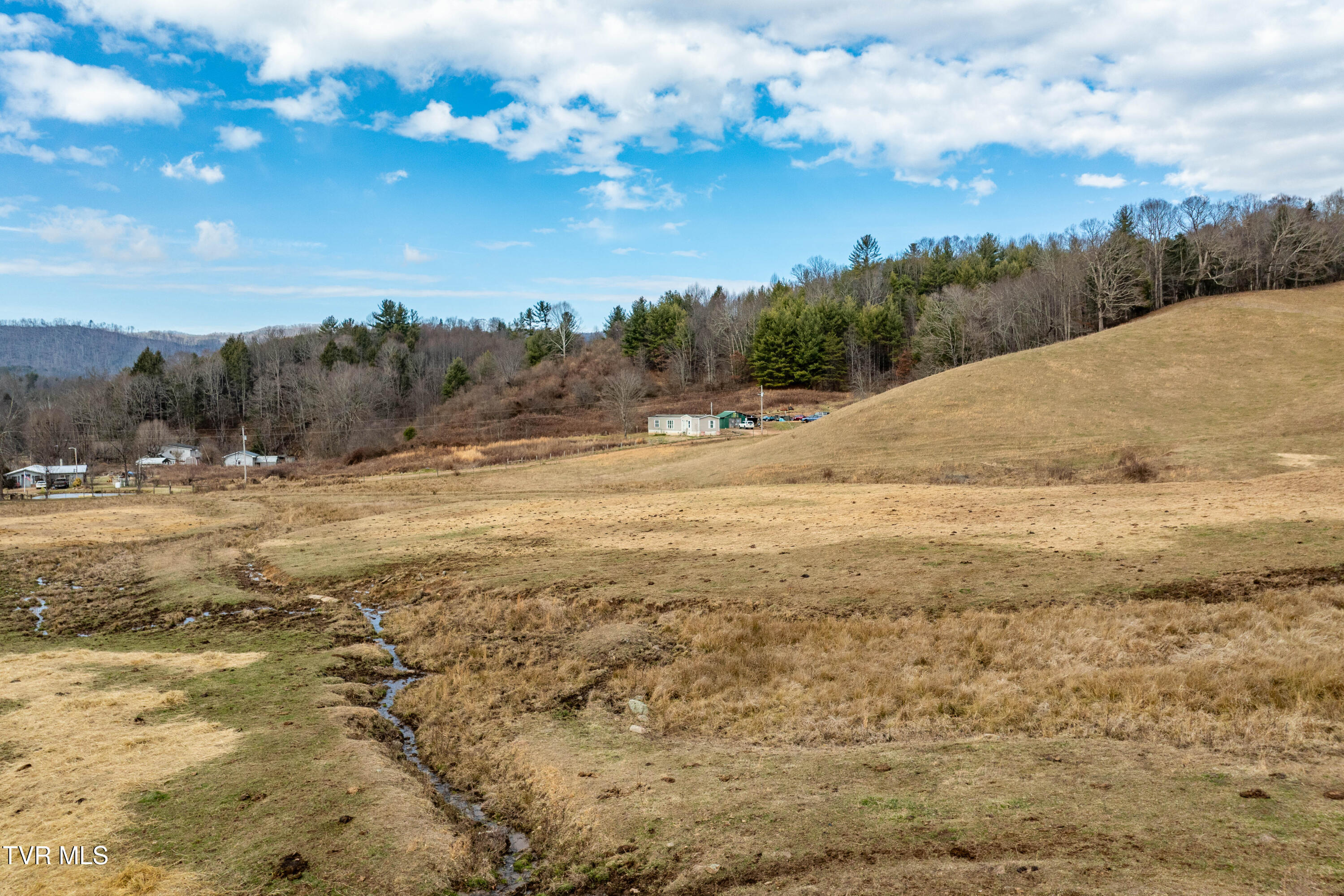 517 Mill Creek Road Mountain City, TN 37683 - Photo 12 of 35 517 Mill Creek Road (30 of 38)