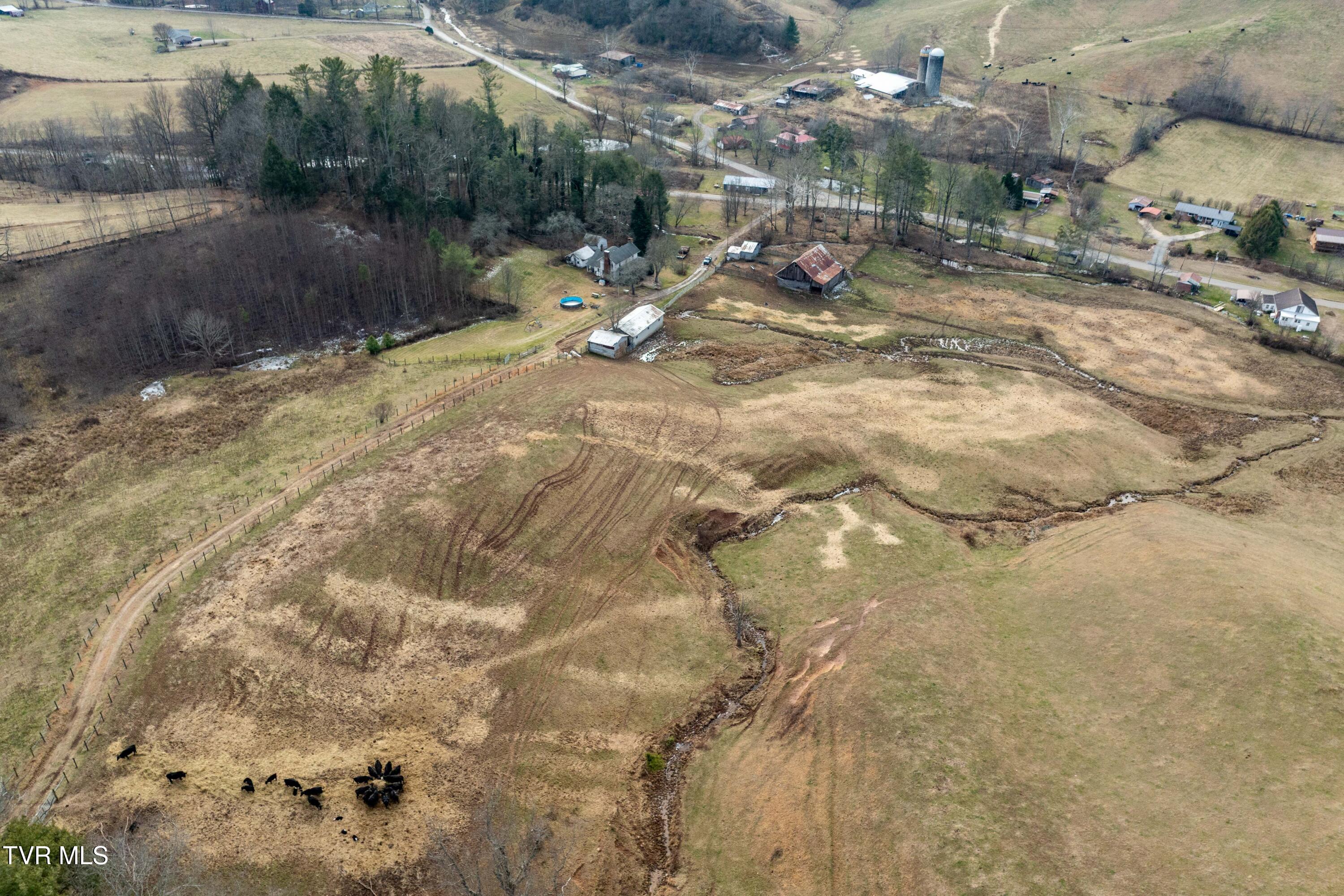 517 Mill Creek Road Mountain City, TN 37683 - Photo 16 of 35 517 Mill Creek Road (23 of 38)