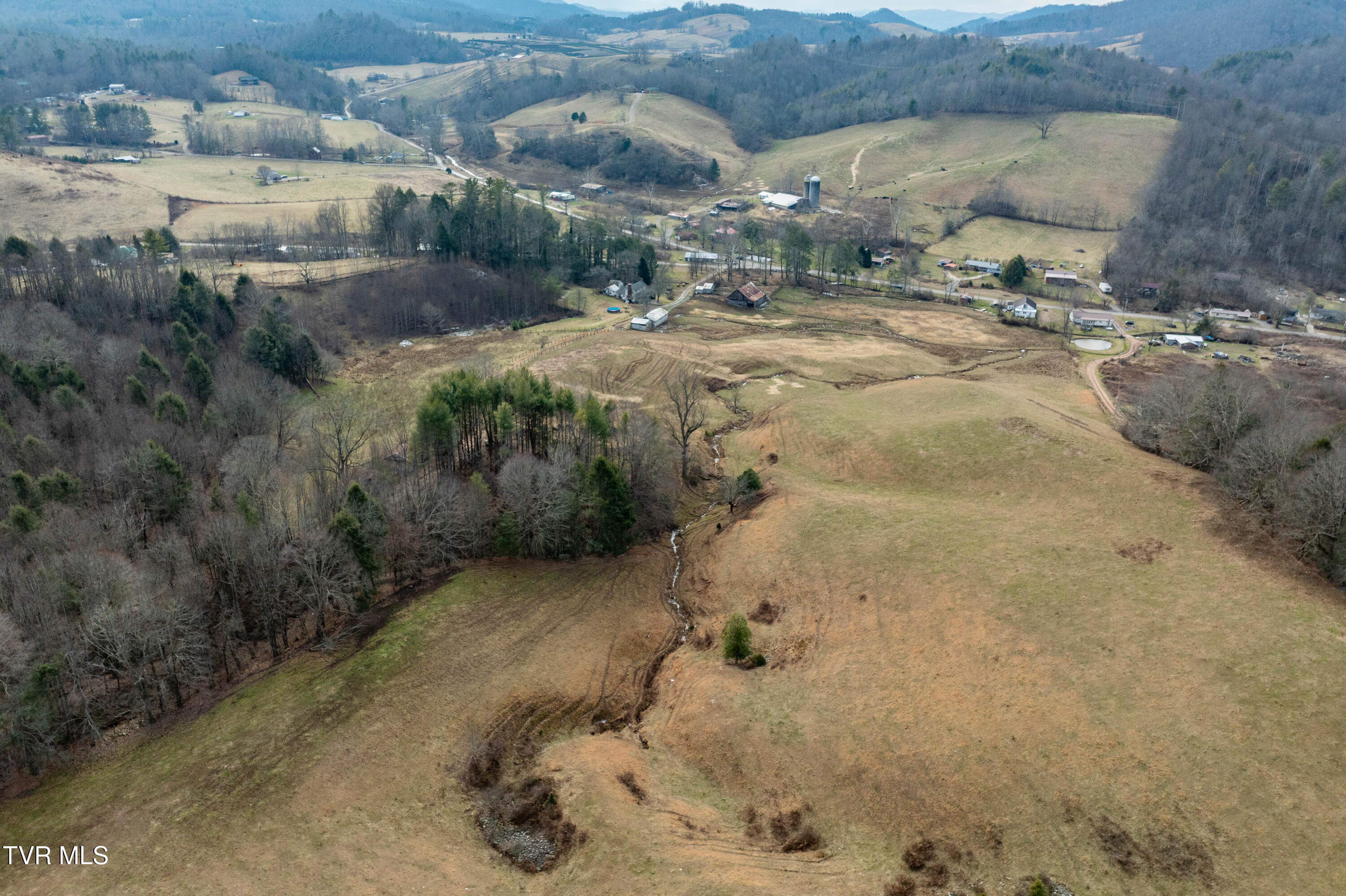 517 Mill Creek Road Mountain City, TN 37683 - Photo 18 of 35 517 Mill Creek Road (21 of 38)