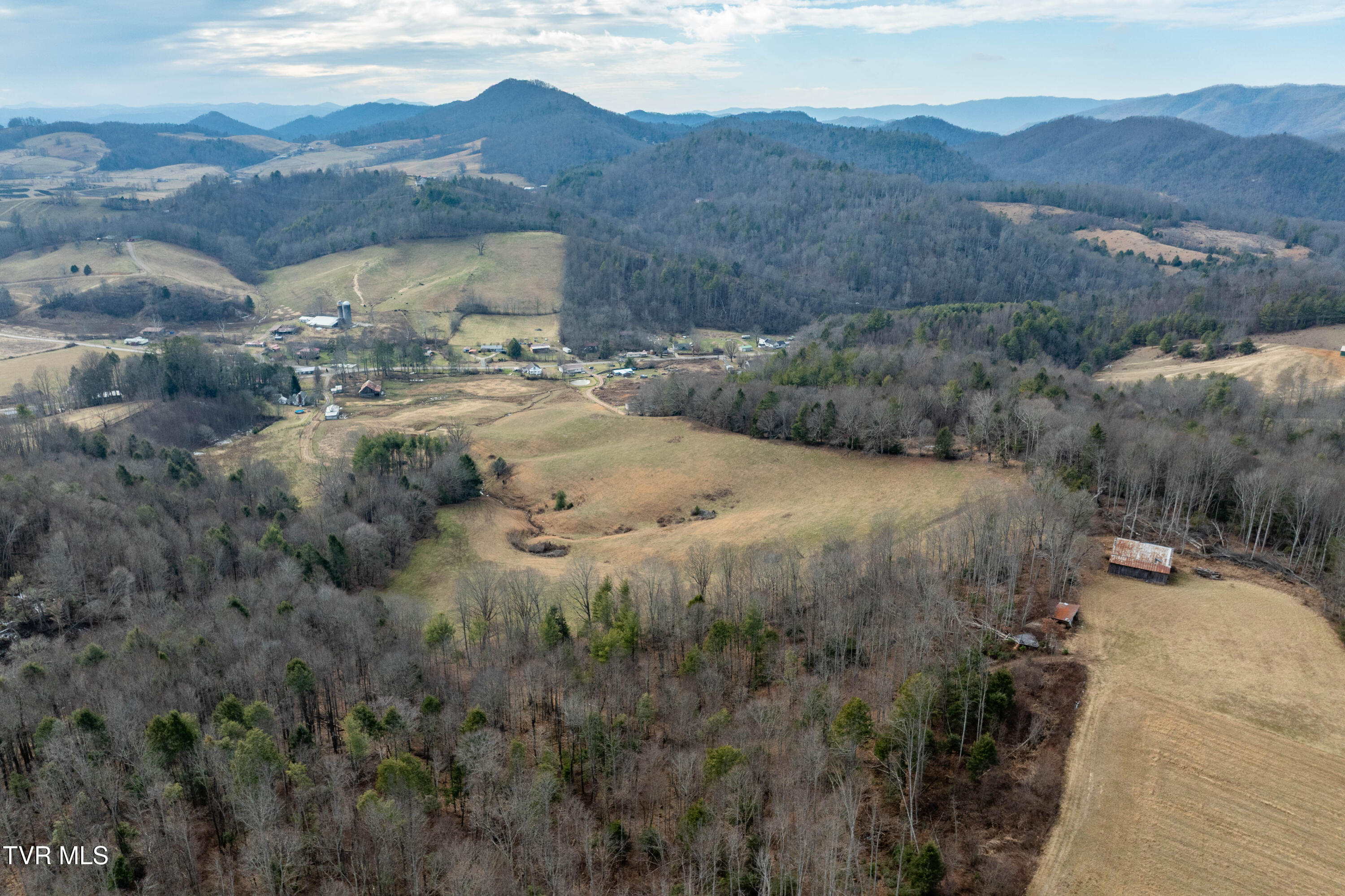 517 Mill Creek Road Mountain City, TN 37683 - Photo 20 of 35 517 Mill Creek Road (19 of 38)