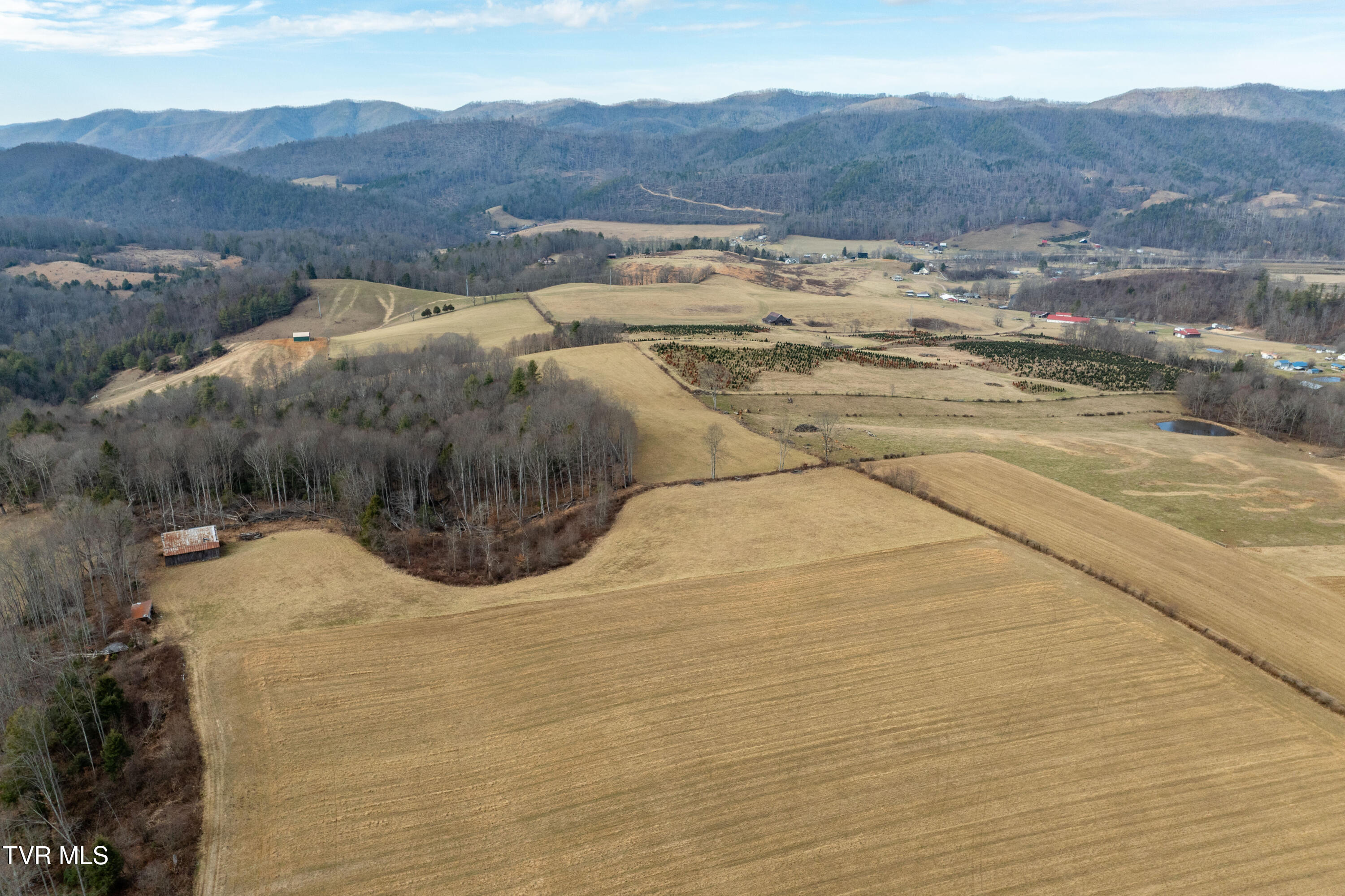 517 Mill Creek Road Mountain City, TN 37683 - Photo 21 of 35 517 Mill Creek Road (18 of 38)