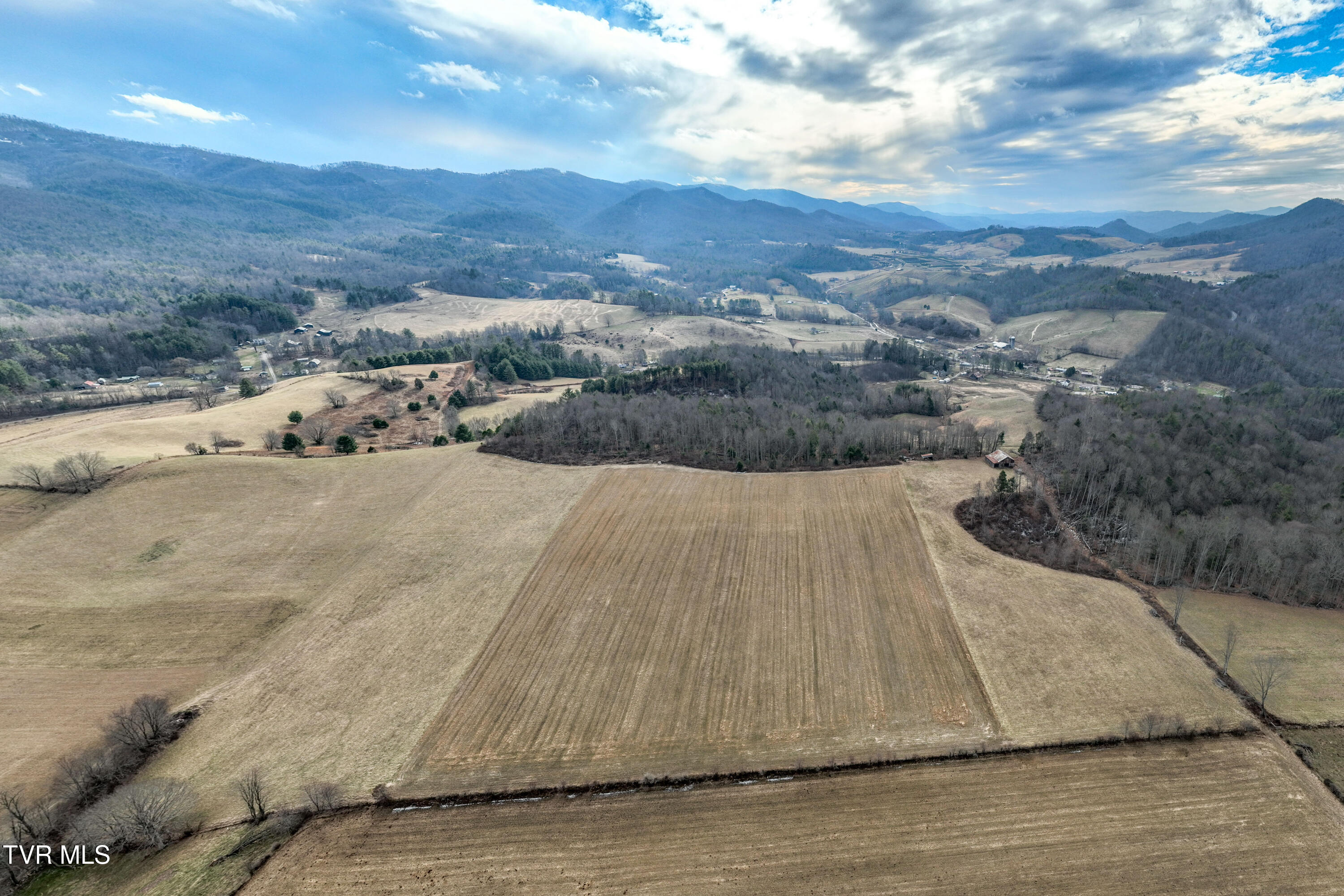 517 Mill Creek Road Mountain City, TN 37683 - Photo 27 of 35 517 Mill Creek Road (12 of 38)