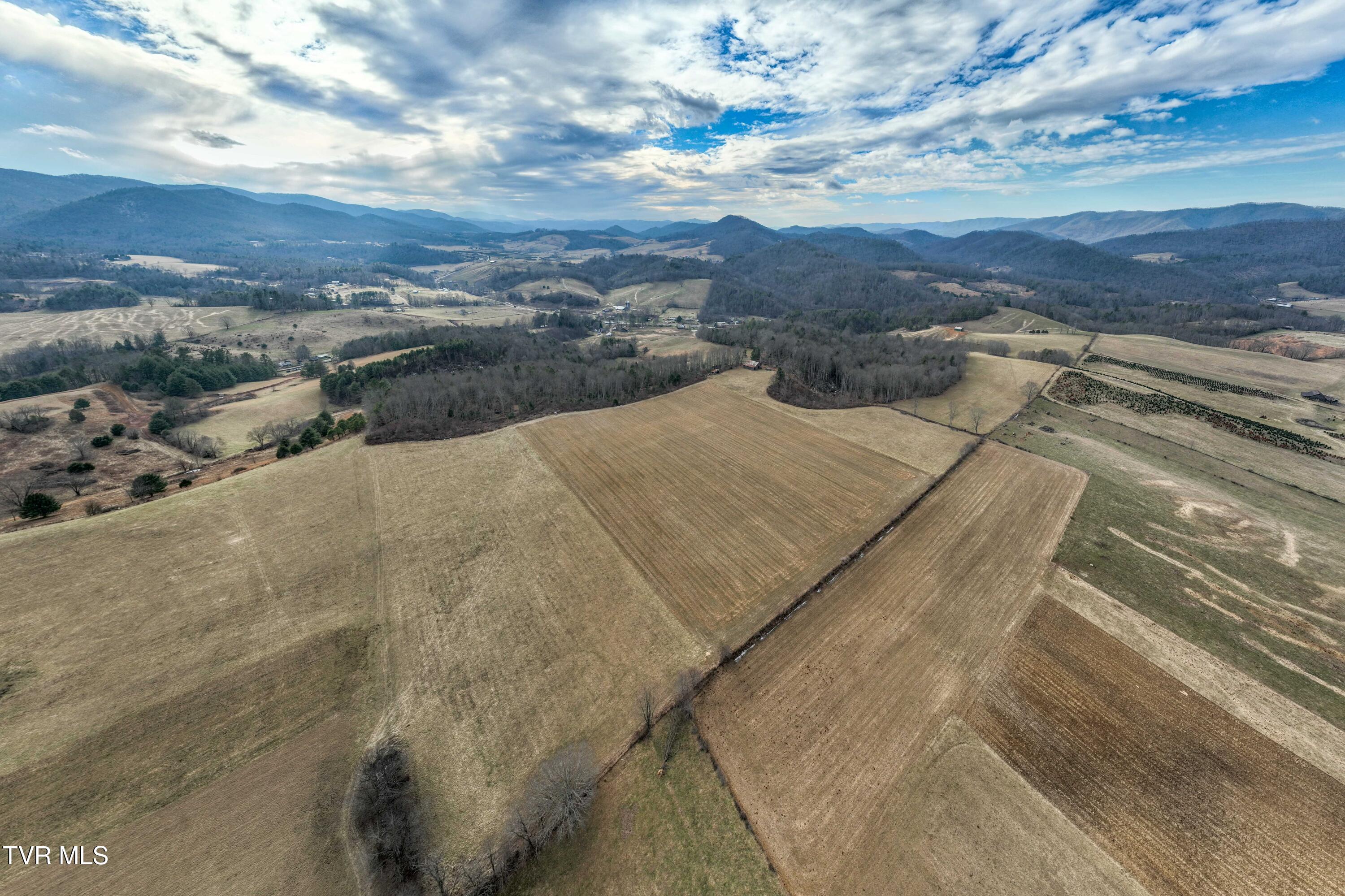 517 Mill Creek Road Mountain City, TN 37683 - Photo 28 of 35 517 Mill Creek Road (11 of 38)