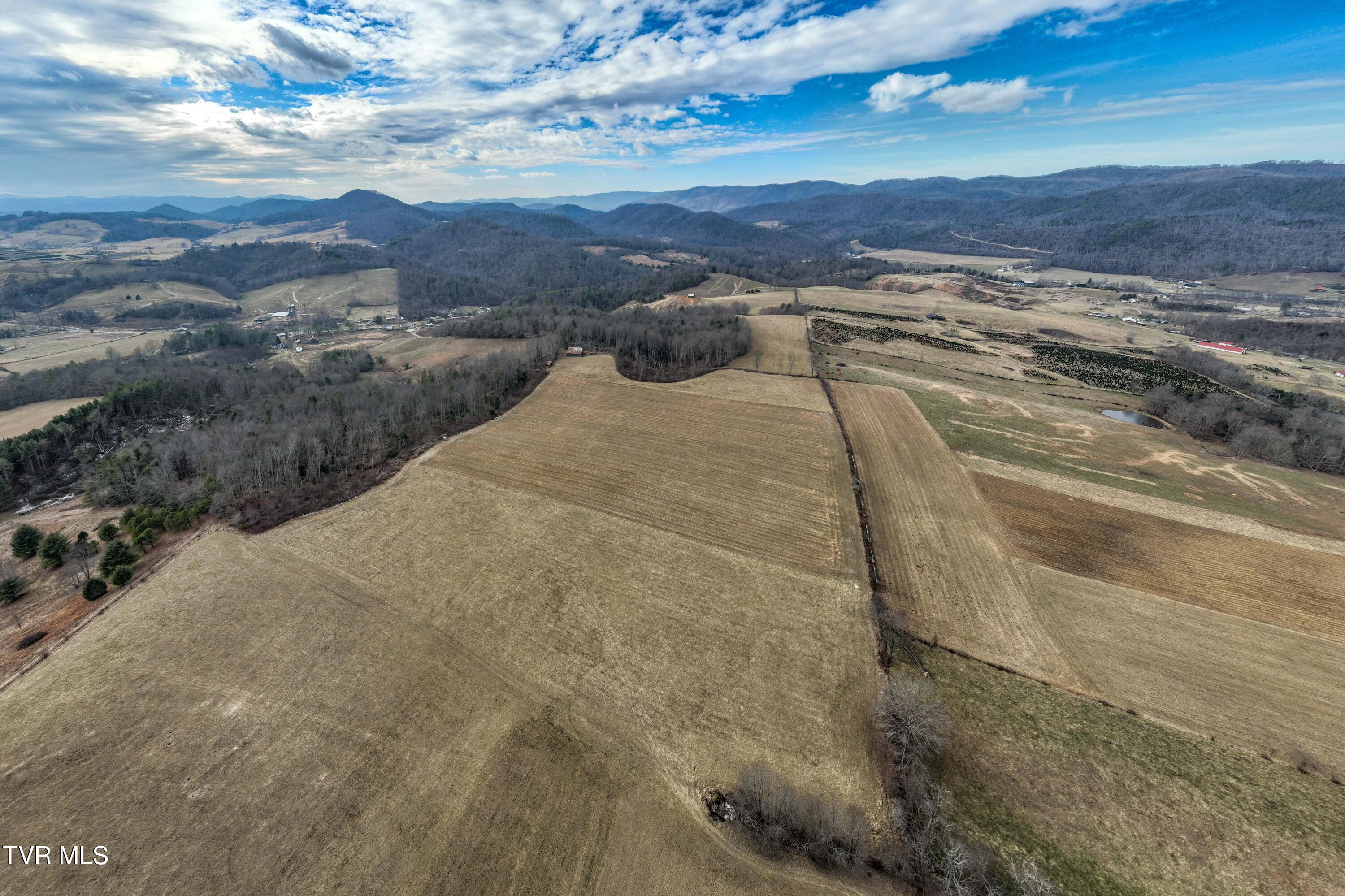 517 Mill Creek Road Mountain City, TN 37683 - Photo 29 of 35 517 Mill Creek Road (10 of 38)
