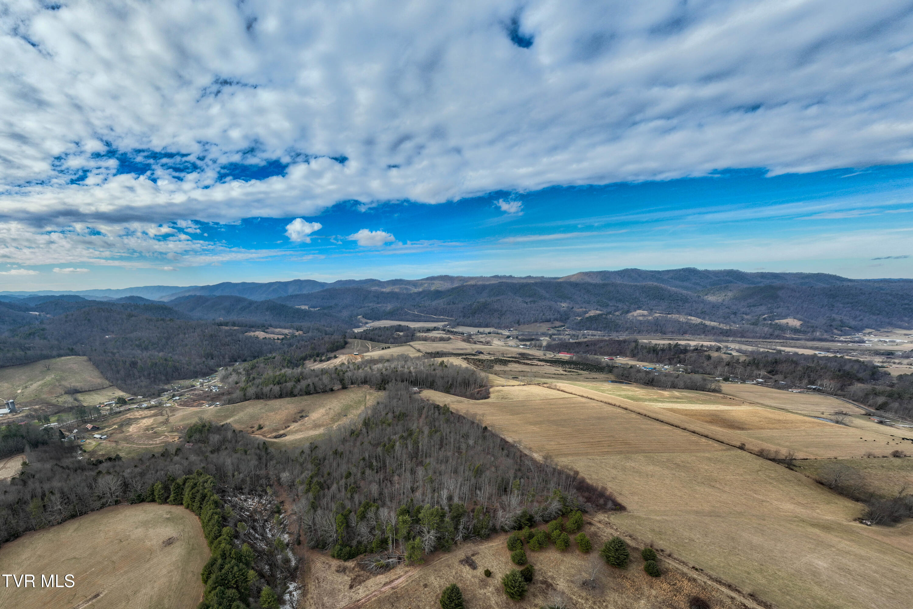 517 Mill Creek Road Mountain City, TN 37683 - Photo 30 of 35 517 Mill Creek Road (9 of 38)