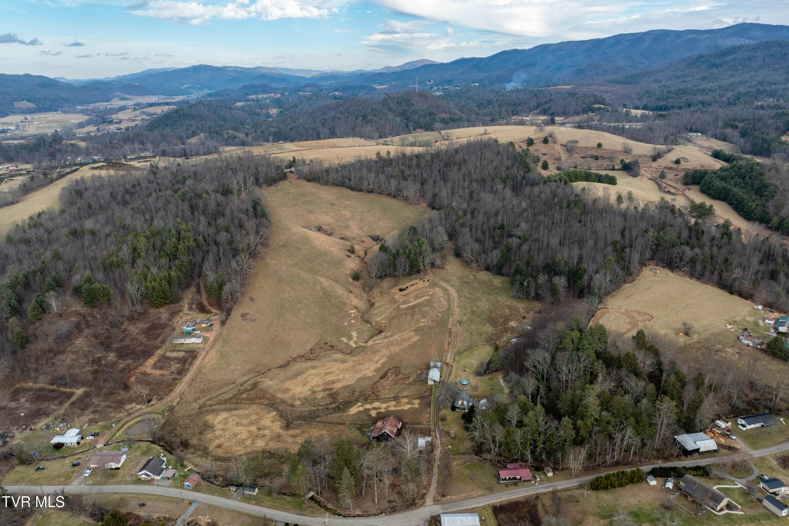 517 Mill Creek Road Mountain City, TN 37683 - Photo 32 of 35 517 Mill Creek Road (7 of 38)