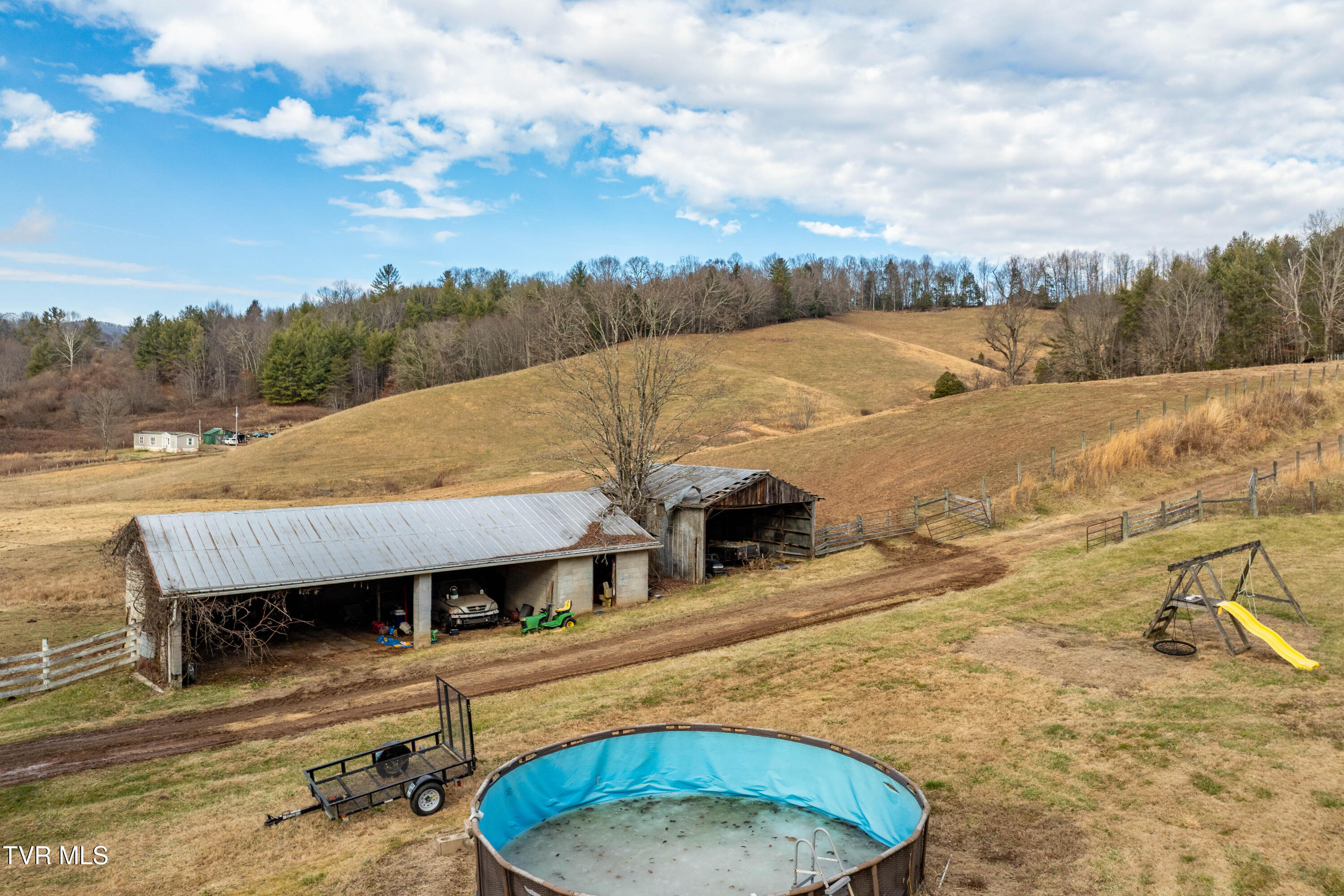 517 Mill Creek Road Mountain City, TN 37683 - Photo 6 of 35 517 Mill Creek Road (37 of 38)