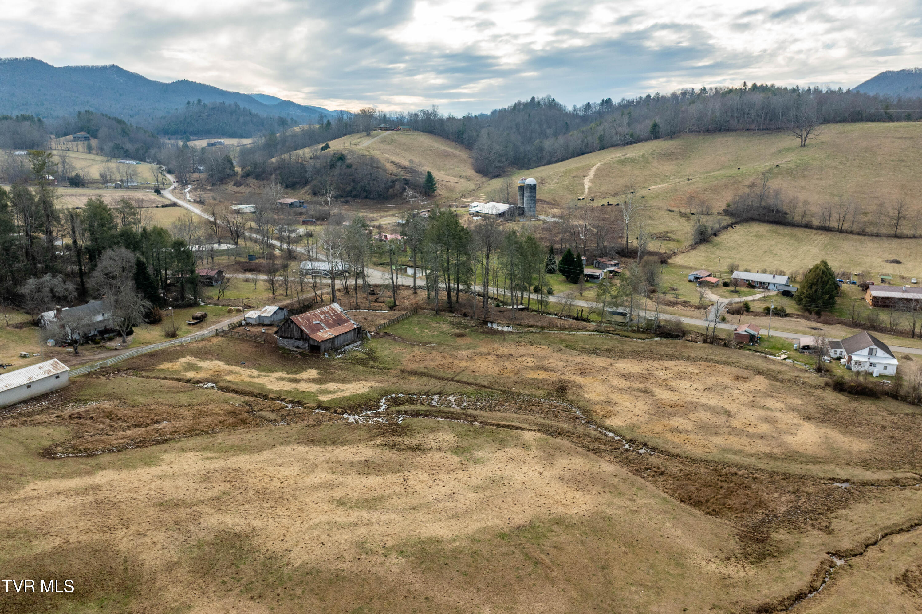 517 Mill Creek Road Mountain City, TN 37683 - Photo 10 of 35 517 Mill Creek Road (24 of 38)
