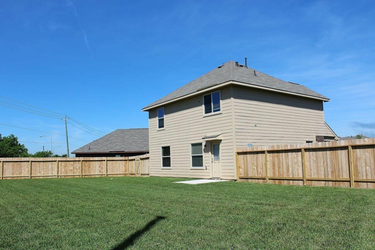 5826 Dawn Terrace Court Houston, TX 77048 - Photo 2 of 14 a view of a house with backyard