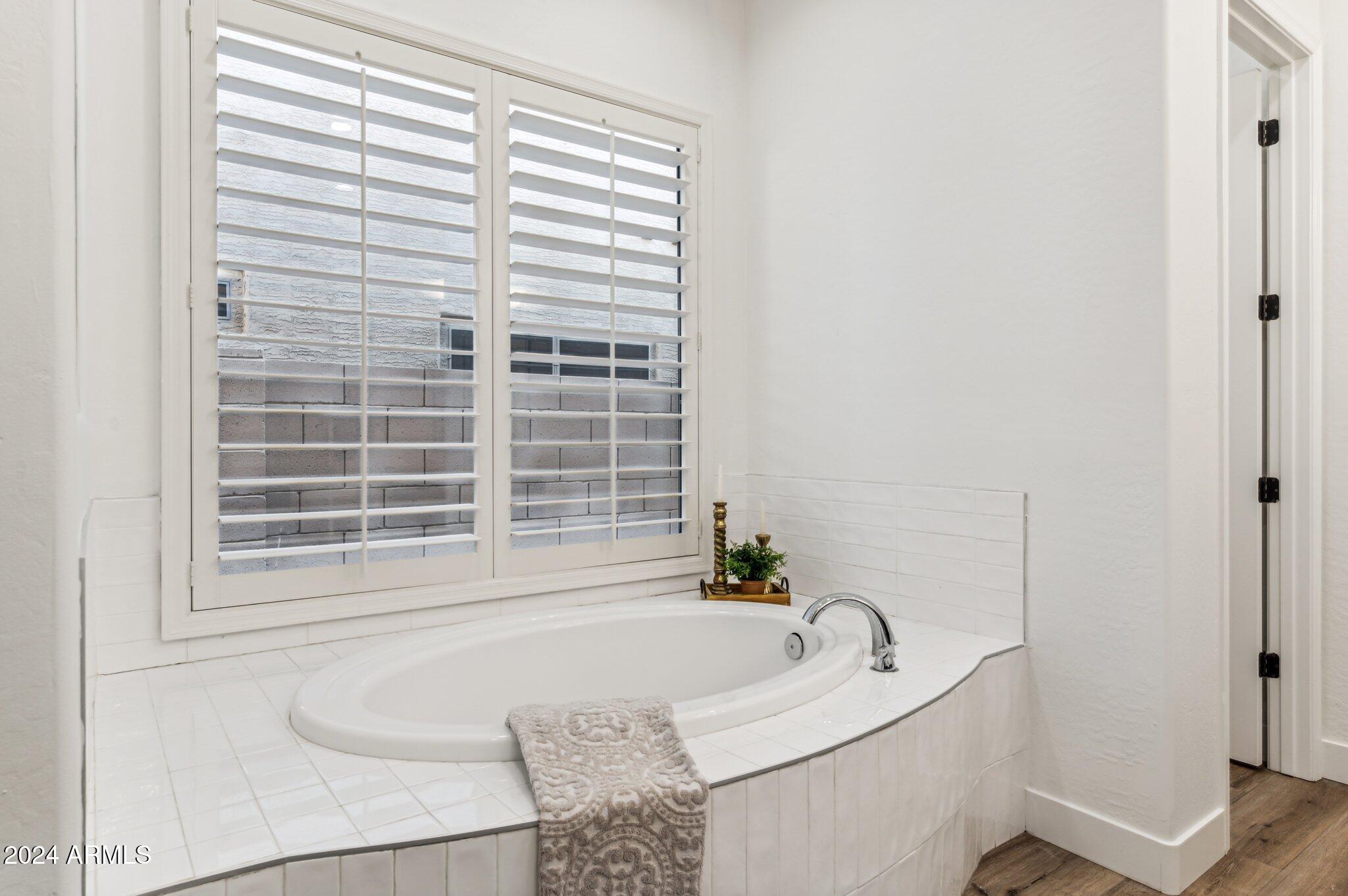 1826 West Brianna Road Phoenix, AZ 85085 - Photo 16 of 47 Primary Bathroom