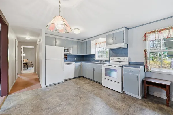 $299,000 | 135 Pine Acre Road, Springfield, MA 01129