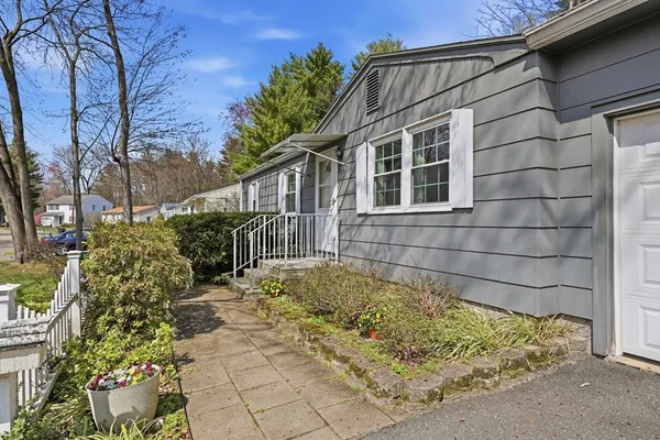 $299,000 | 135 Pine Acre Road, Springfield, MA 01129