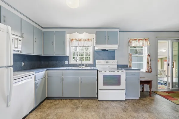 $299,000 | 135 Pine Acre Road, Springfield, MA 01129