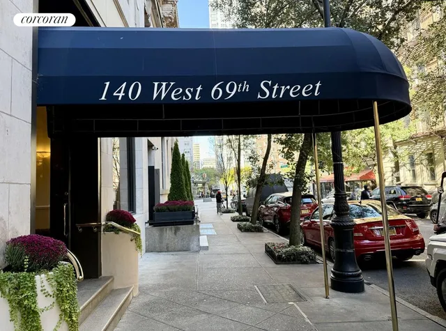 a picture of a city with lots of trees