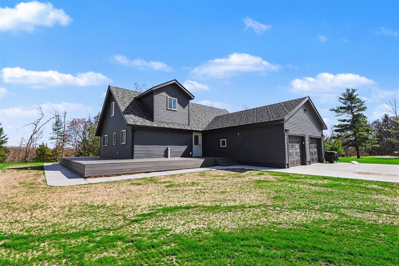 3233 Becker Road Muskegon, MI 49445 - Photo 3 of 55