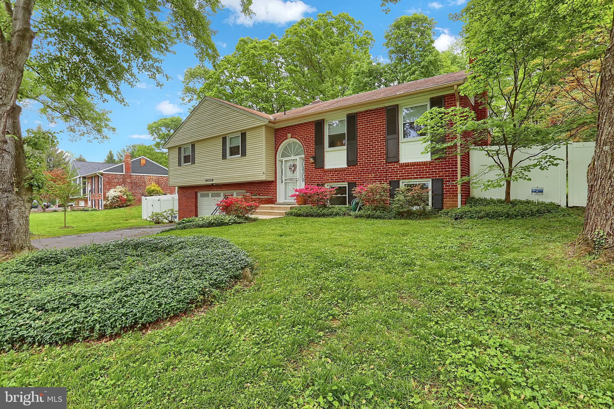 19009 Willow Grove Road Olney, MD 20832 - Photo 2 of 27