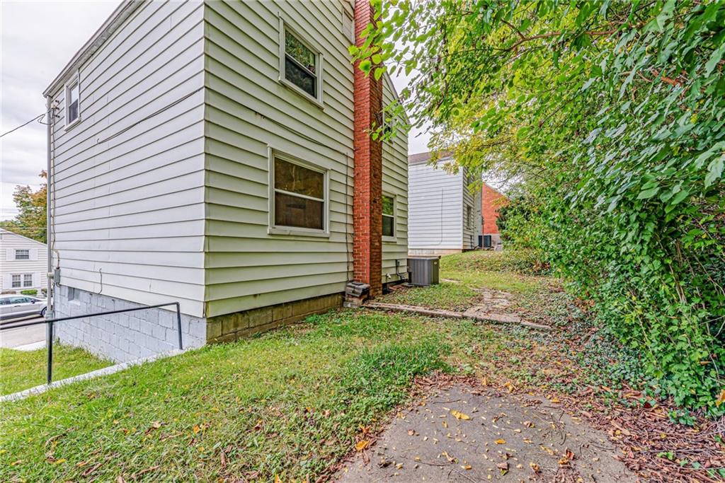635 Ridgemont Drive Pittsburgh, PA 15220 - Photo 23 of 26 Perfect yard for play area or garden!
