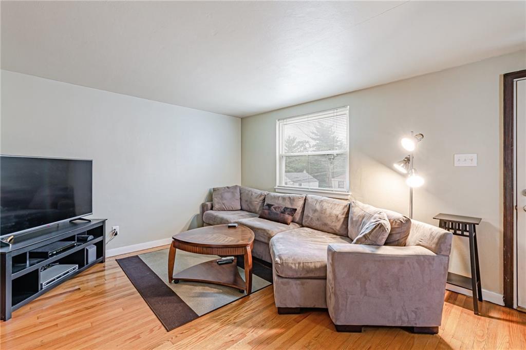 635 Ridgemont Drive Pittsburgh, PA 15220 - Photo 4 of 26 Gallery Image 4