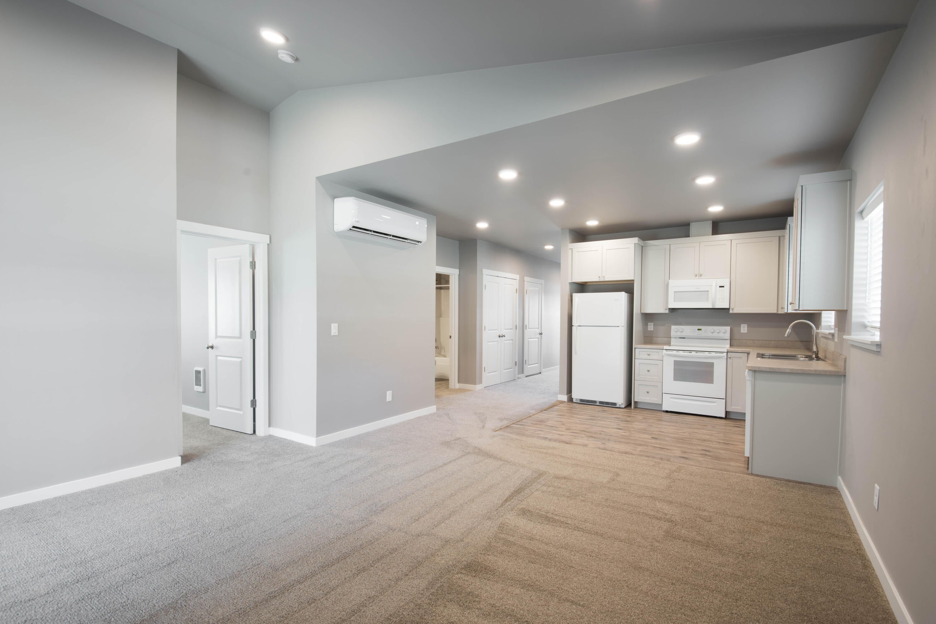 16419 Bassett Road La Pine, OR 97739 - Photo 8 of 23 Shepard - Oregon room into kitchen