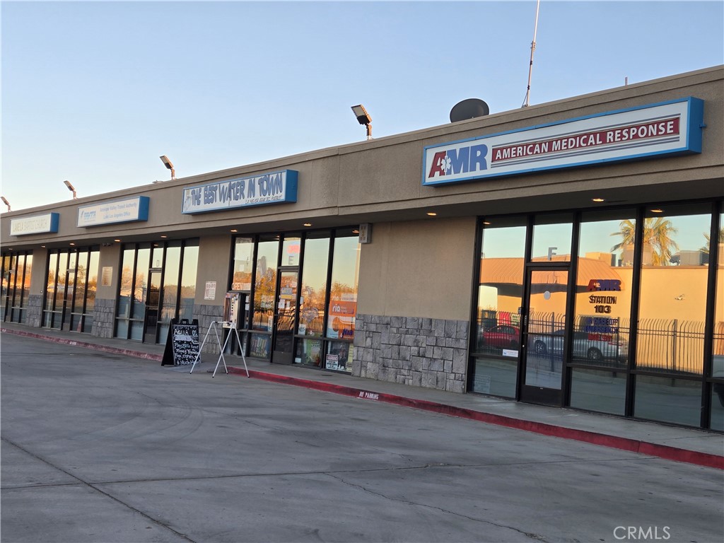 40525 166th Street East Lancaster, CA 93535 - Photo 24 of 30 a view of a living room and a garage