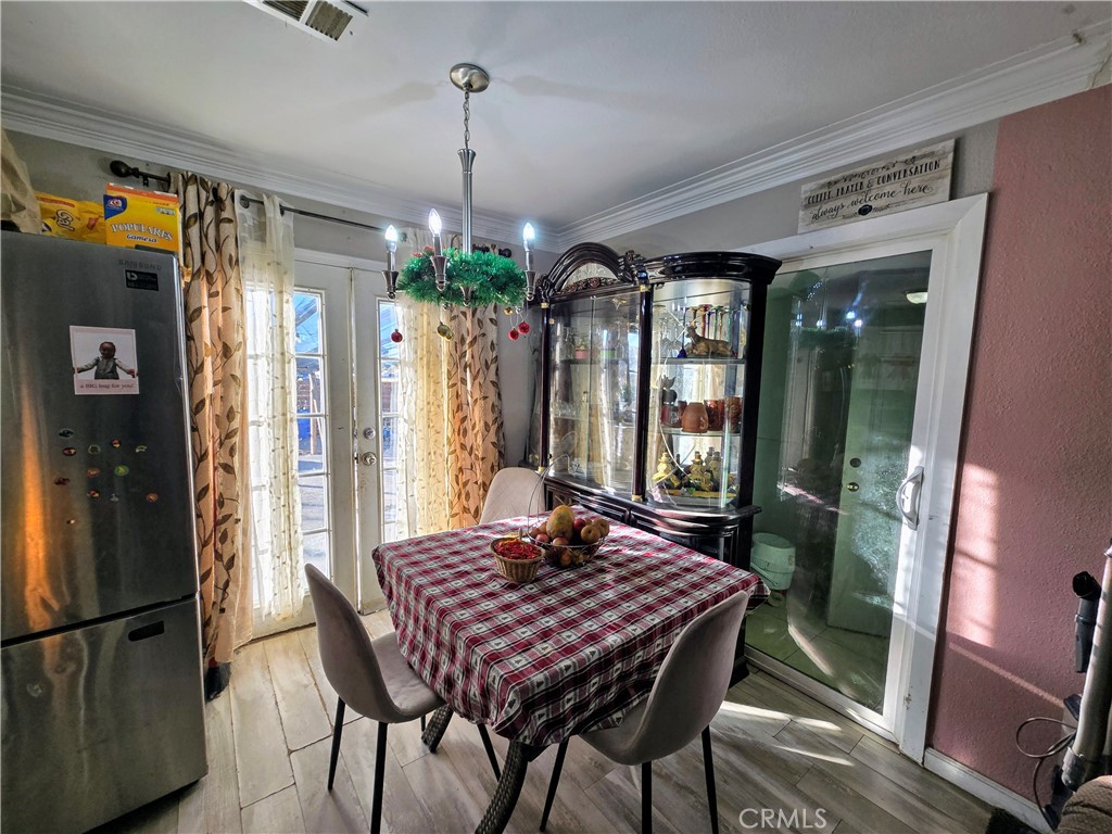 40525 166th Street East Lancaster, CA 93535 - Photo 5 of 30 a dining room with furniture and window