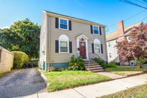 $3,200 | 7 Hilltop Road, Unit A, Watertown, MA 02472
