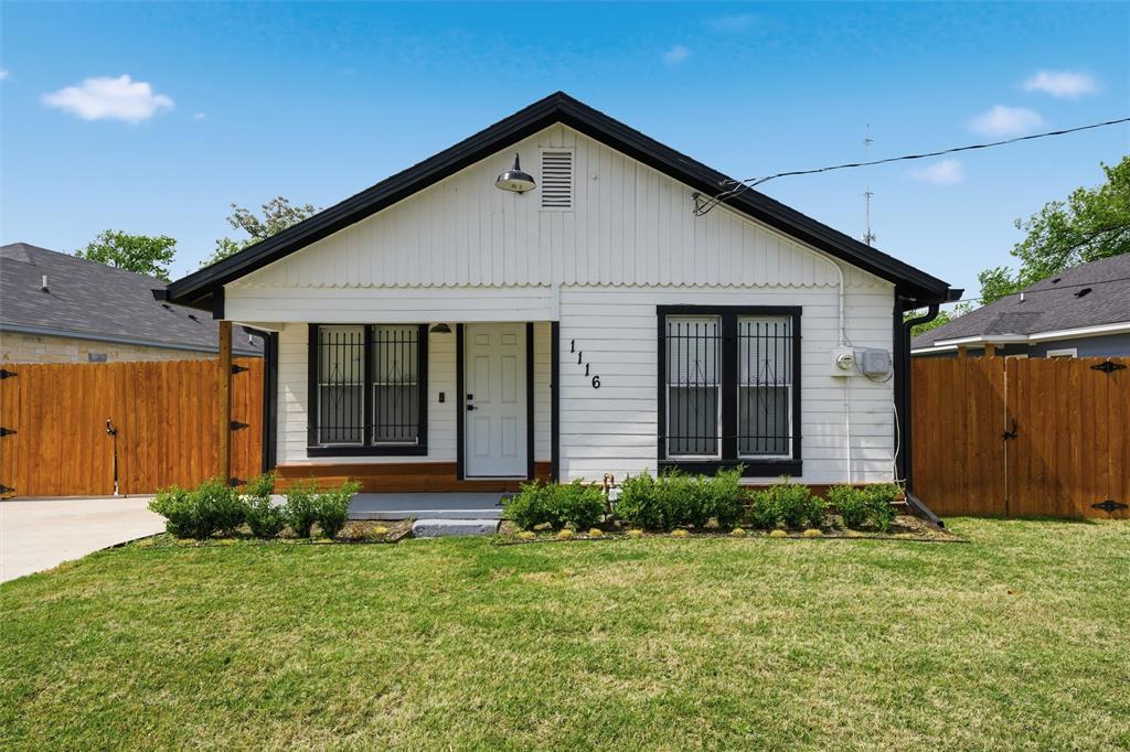 1116 Houston Street Waco, TX 76704 - Photo 1 of 16 Bungalow-style house featuring a gate and covered porch