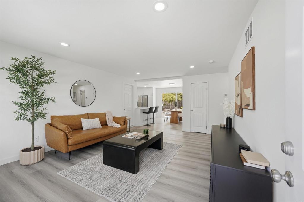 13641 Carriage Road Poway, CA 92064 - Photo 3 of 38