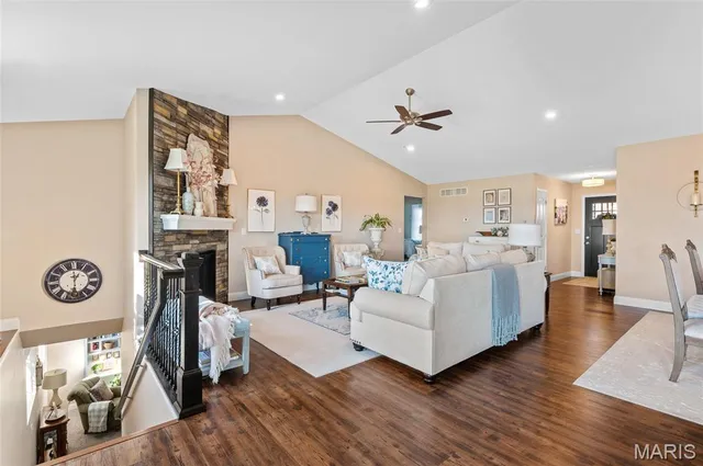 $425,000 | 325 McClelland Drive, Troy, IL 62294