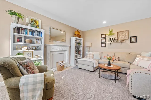 $425,000 | 325 McClelland Drive, Troy, IL 62294